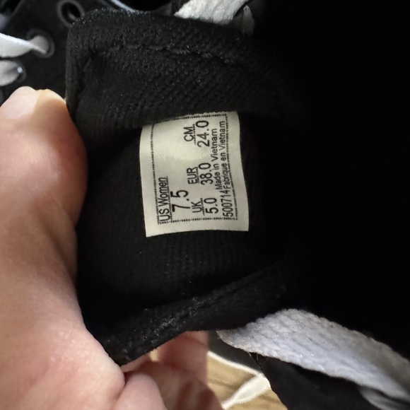 Vans - Picture 2 of 3